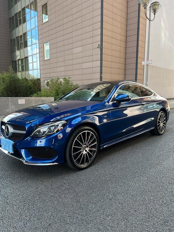 Blau Gebraucht 2017 Mercedes C250 AMG line Coupé | 24.000 € (Fairer Preis) - Bild 1/4