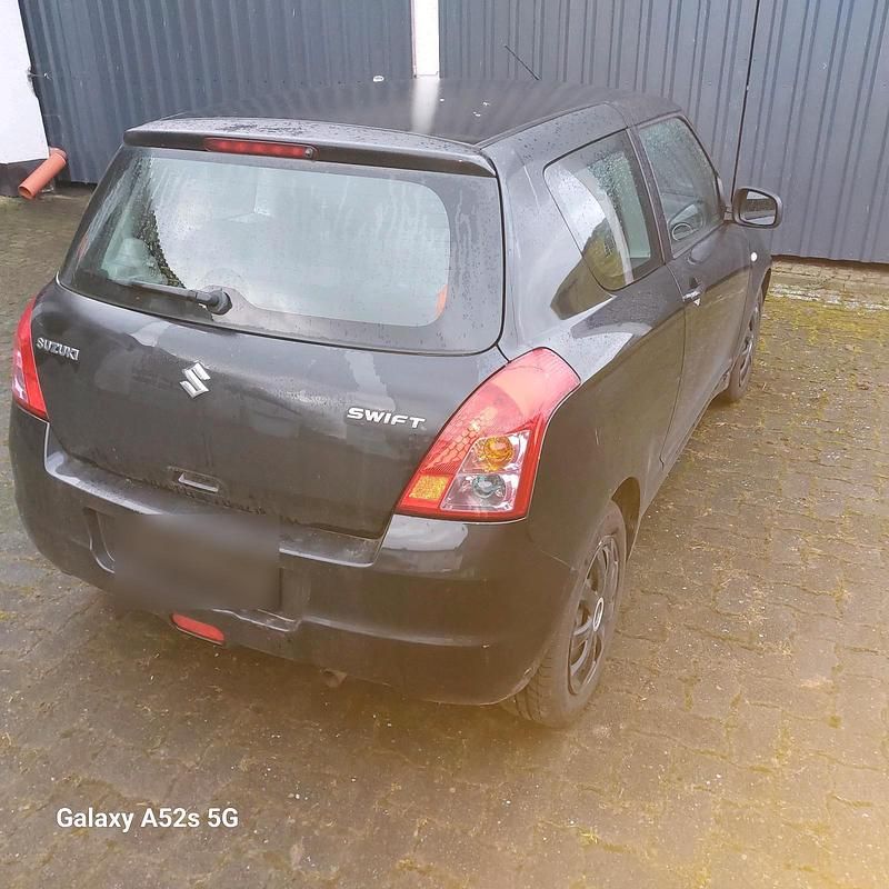 Gebraucht Suzuki Swift 90 PS (66 kW) 2012 Schwarz Kleinwagen