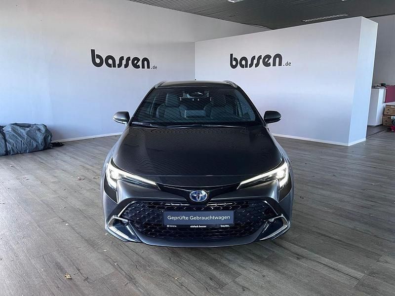 Marlingrau metallic Gebraucht 2023 Toyota Corolla Team Kombi | 24.750 € (Guter Preis) - Bild 1/4