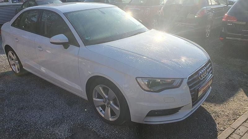 Gebraucht Audi A3 Ambition 110 PS (80 kW) 2015 Gletscherweiss Limousine