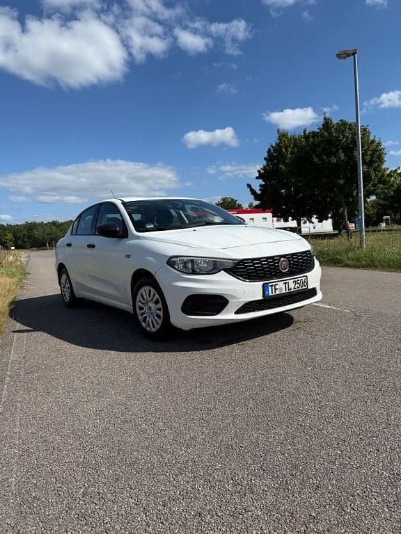 Weiß Gebraucht 2016 Fiat Tipo Pop Limousine | 5.800 € (Guter Preis) - Bild 1/4