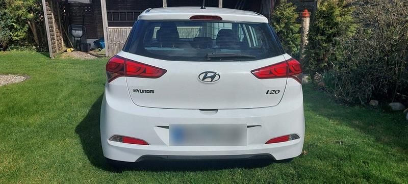 Gebraucht Hyundai i20 75 PS (55 kW) 2017 Weiß Limousine