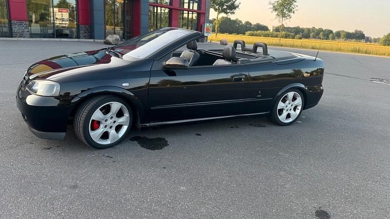 Schwarz Gebraucht 2001 Opel Astra Cabriolet Cabrio | 1.850 € (Fairer Preis) - Bild 1/4