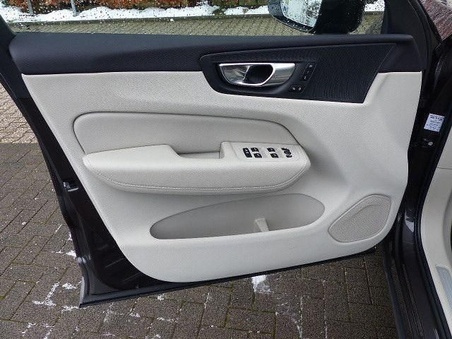 Gebraucht Volvo XC60 Plus 197 PS (144 kW) 2023 Platinum grey SUV