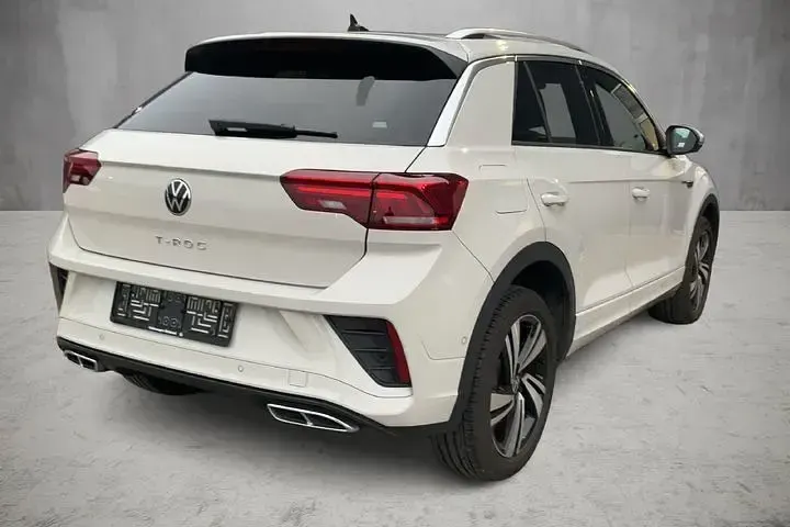 Second-hand VW T-Roc R-line 150 CP (110 kW) 2024 Gri SUV