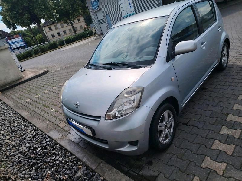 Silber Gebraucht 2008 Daihatsu Sirion Kleinwagen | 625 € (Superpreis) - Bild 1/4