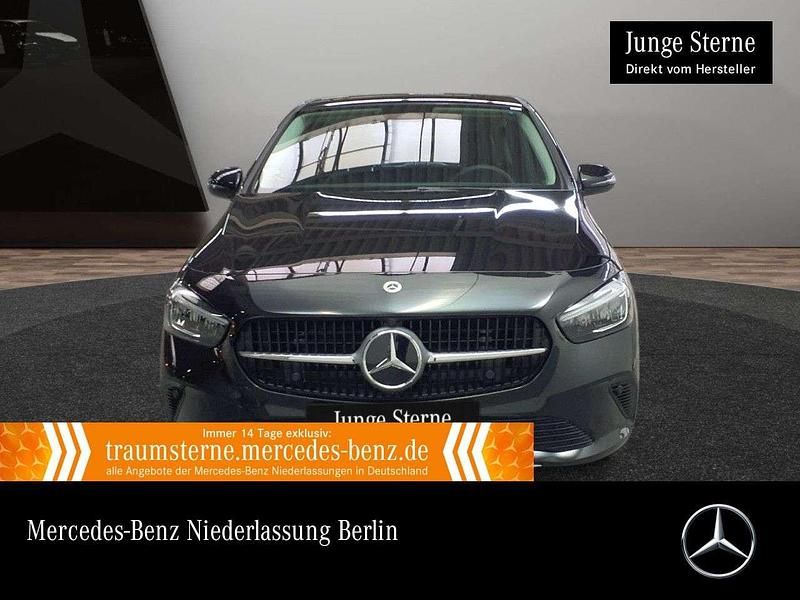 Kosmosschwarz Gebraucht 2024 Mercedes B180 Progressive Van / Kleinbus | 29.290 € (Superpreis) - Bild 1/3