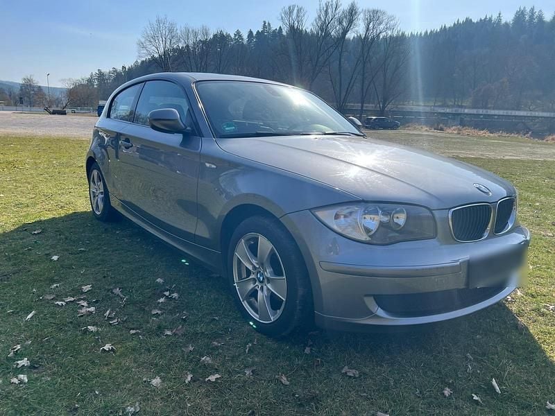 Gebraucht BMW 116 115 PS (84 kW) 2011 Grau Kleinwagen