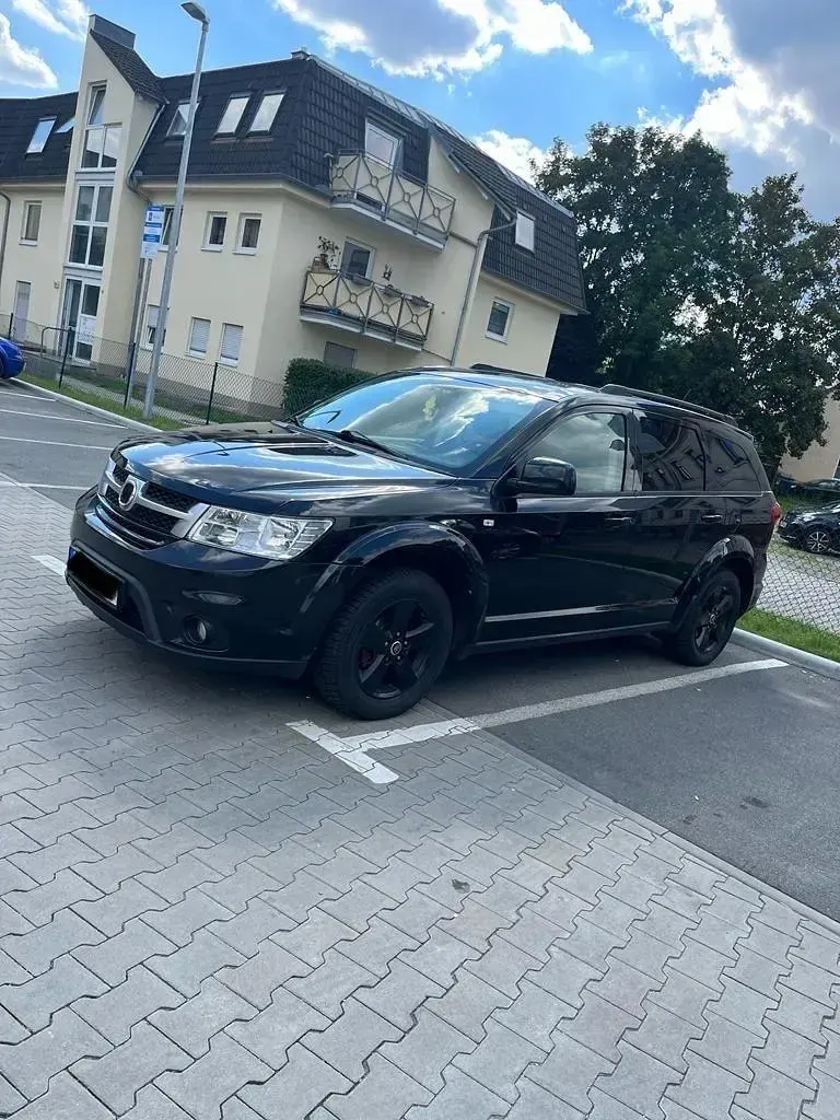 Gebraucht Fiat Freemont 140 PS (102 kW) 2012 Schwarz SUV