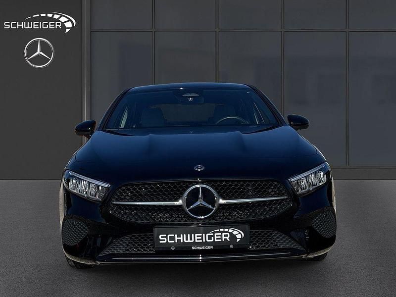 Gebraucht Mercedes A200 Advanced 163 PS (119 kW) 2024 Schwarz Limousine