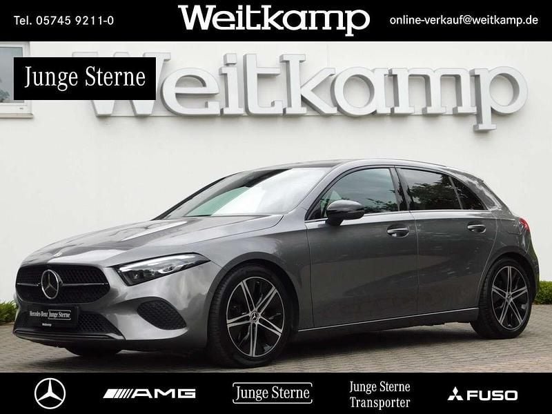 Lack mountaingrau Gebraucht 2023 Mercedes A220 Night Limousine | 27.995 € (Fairer Preis) - Bild 1/4