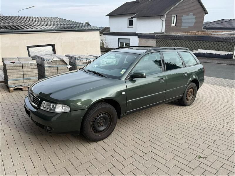 Gebraucht Audi A4 125 PS (91 kW) 1999 Grün Kombi