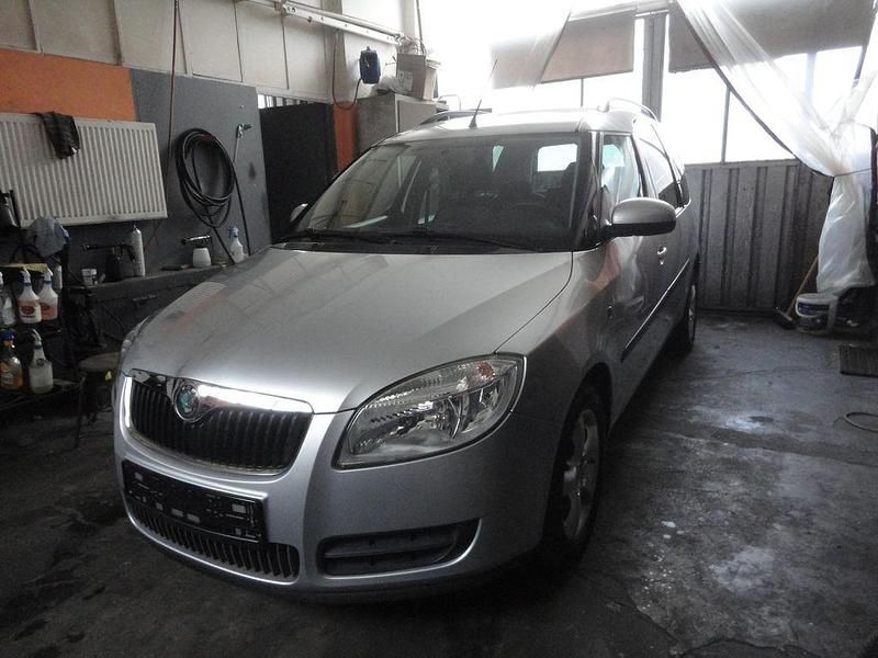 Silber Gebraucht 2009 Skoda Roomster Style Van / Kleinbus | 7.490 € (Teuer) - Bild 1/4