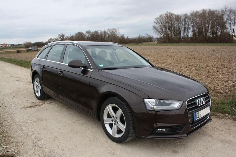 Gebraucht Audi A4 Attraction 143 PS (105 kW) 2012 Braun Kombi
