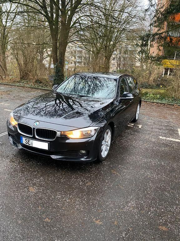Schwarz Gebraucht 2013 BMW 318 Kombi | 4.500 € (Guter Preis) - Bild 1/4