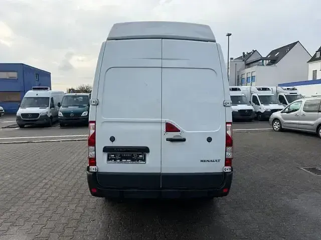 Używany Renault Master 150 KM (110 kW) 2022 Biały Minivan