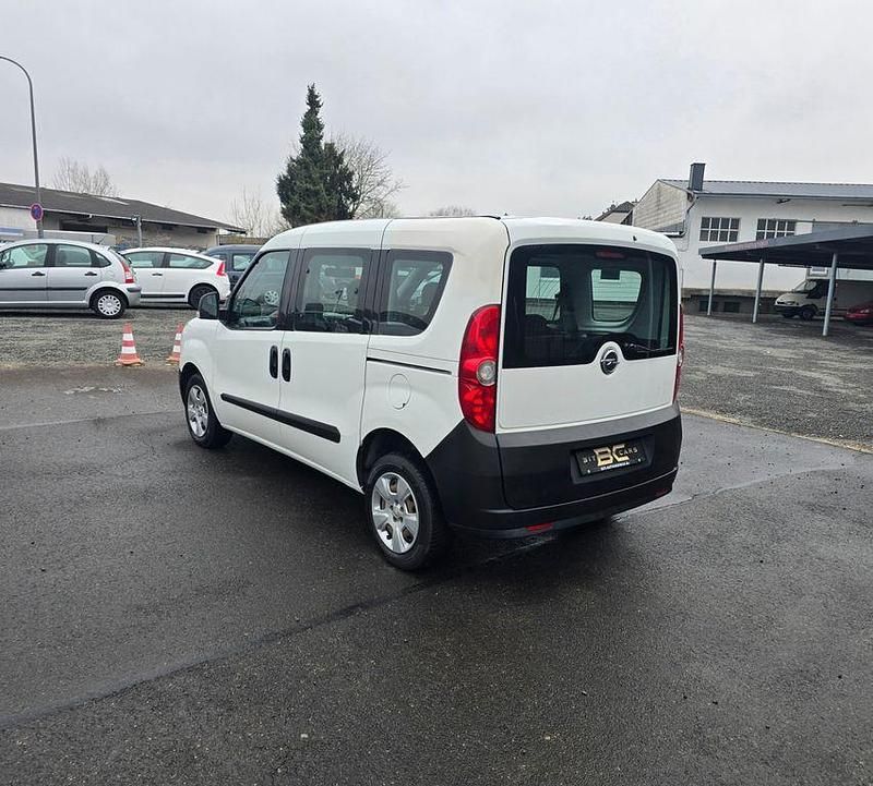 Gebraucht Opel Combo Selection 95 PS (69 kW) 2017 Weiß Van / Kleinbus