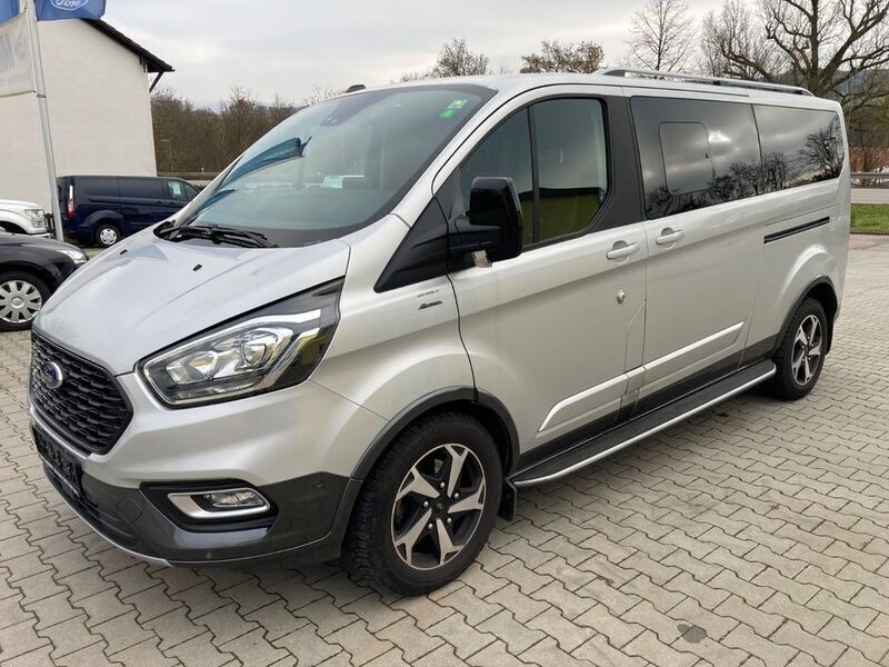 Silber Gebraucht 2023 Ford Tourneo Custom Active Van / Kleinbus | 41.890 € (Guter Preis) - Bild 1/4
