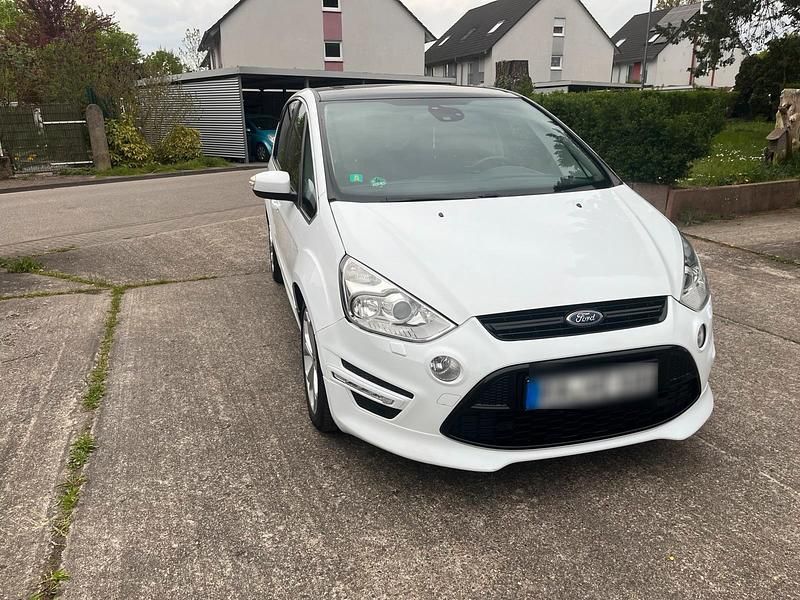 Second-hand Ford S-MAX Titanium 2014 Monovolum