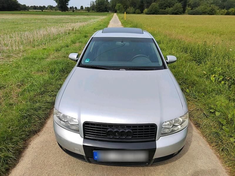 Silber Gebraucht 2003 Audi A4 Limousine | 1.000 € (Superpreis) - Bild 1/4