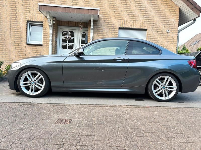 Grau Gebraucht 2014 BMW 220 M Sport Coupé | 13.850 € (Fairer Preis) - Bild 1/4