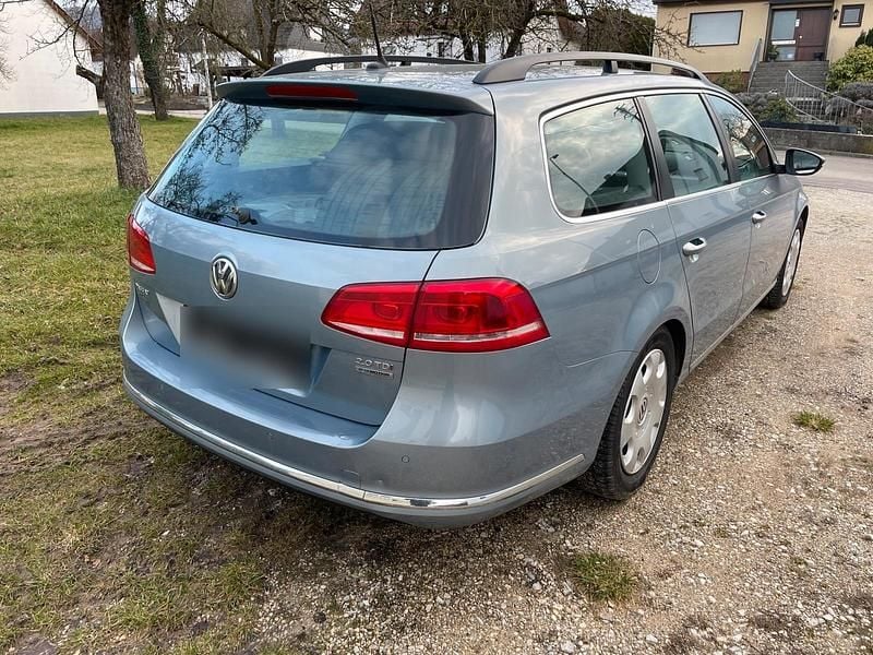 Gebraucht VW Passat 170 PS (125 kW) 2012 Blau Kombi