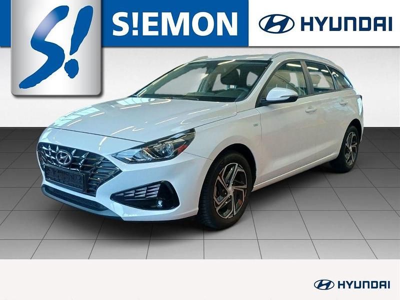 Weiß Gebraucht 2024 Hyundai i30 Select Kombi | 19.930 € (Fairer Preis) - Bild 1/4