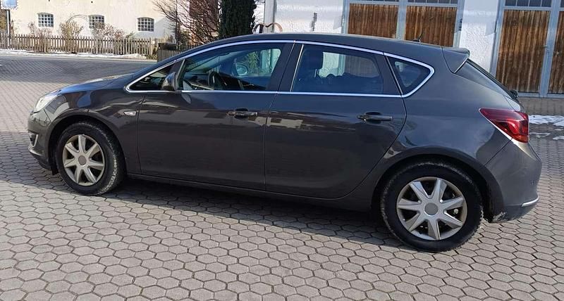 Gebraucht Opel Astra 147 PS (108 kW) 2014 Grau Limousine