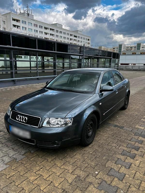 Grau Gebraucht 2002 Audi A4 Limousine | 999 € (Superpreis) - Bild 1/4