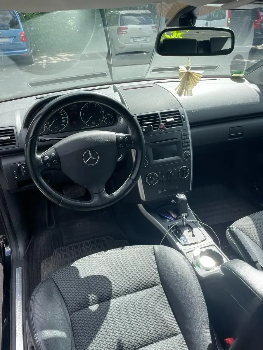 Gebraucht Mercedes A180 Avantgarde 109 PS (80 kW) 2010 Schwarz Kleinwagen