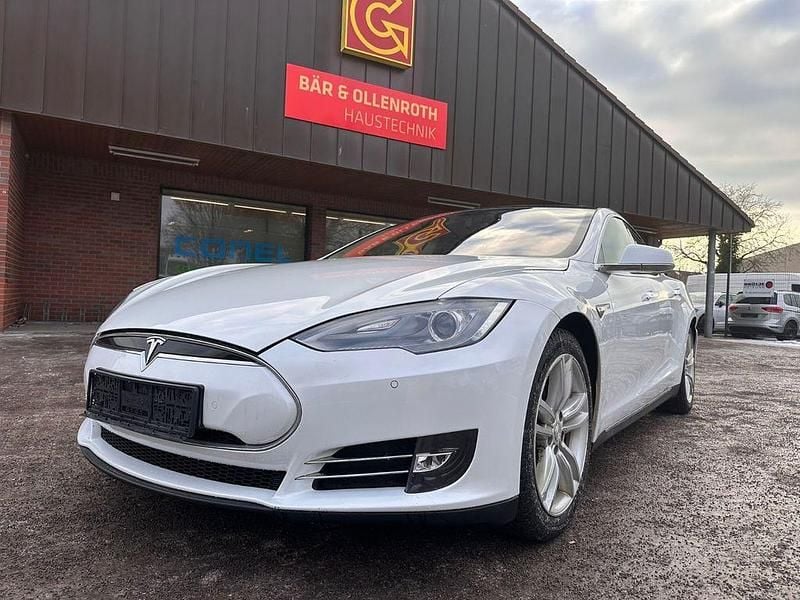Weiß Gebraucht 2014 Tesla Model S Kleinwagen | 15.900 € (Fairer Preis) - Bild 1/4
