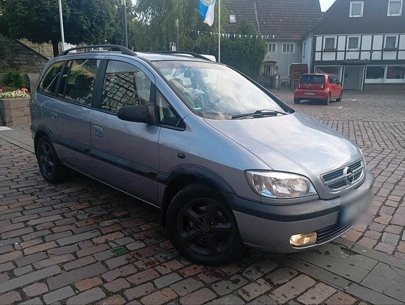 Grau Gebraucht 2003 Opel Zafira Van / Kleinbus | 1.900 € - Bild 1/4