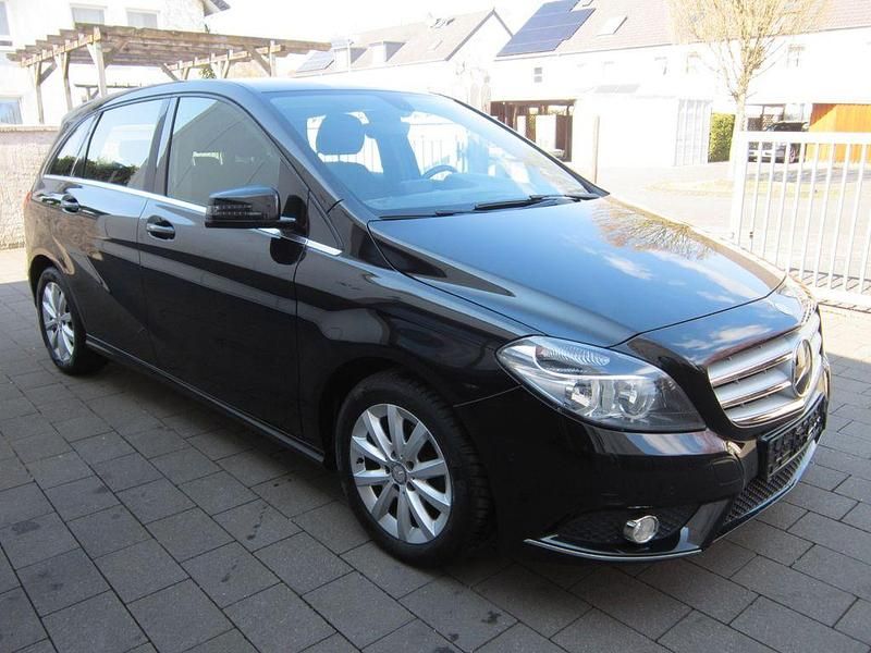 Gebraucht Mercedes B180 109 PS (80 kW) 2013 Schwarz Van / Kleinbus