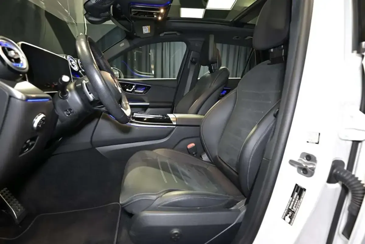 Gebraucht Mercedes GLC300 AMG 269 PS (197 kW) 2024 Unilack polarweiß SUV