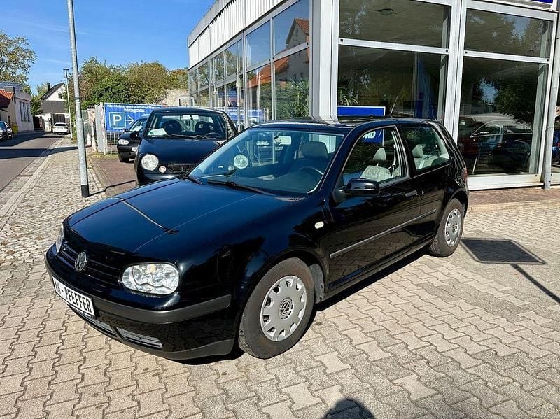 Schwarz Gebraucht 2000 VW Golf IV S Limousine | 3.690 € (Teuer) - Bild 1/4