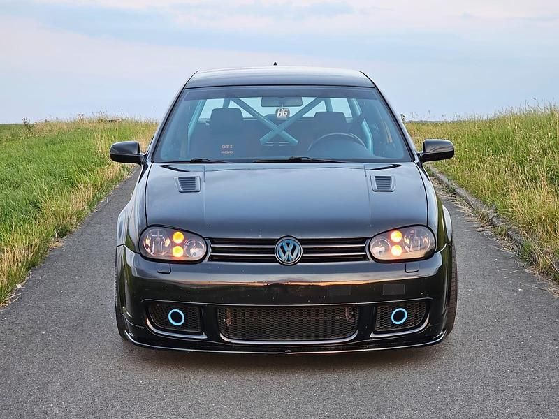 Schwarz Gebraucht 2003 VW Golf IV R Kleinwagen | 5.700 € (Teuer) - Bild 1/4