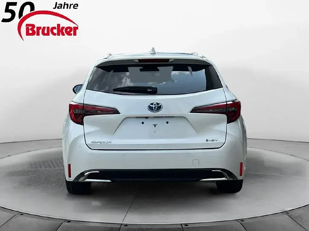Gebraucht Toyota Corolla Team 196 PS (144 kW) 2024 Weiß Kombi