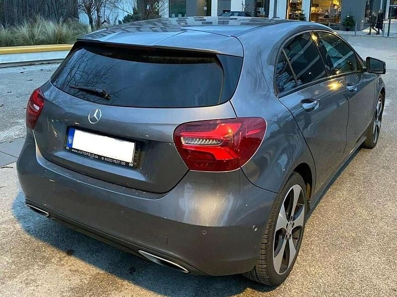 Gebraucht Mercedes A160 Style 102 PS (75 kW) 2018 Grau Limousine