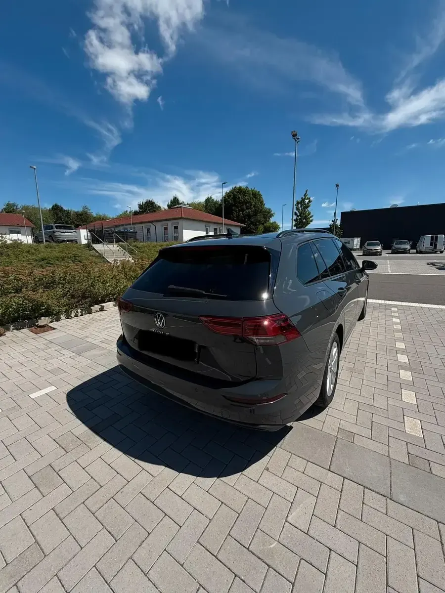 Gebraucht VW Golf VIII Life 150 PS (110 kW) 2021 Grau Kombi