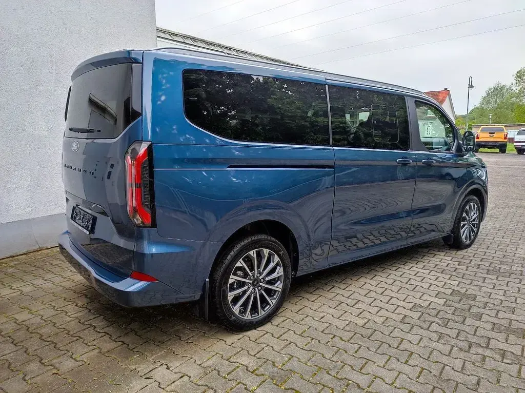 Neu Ford Tourneo Titanium X 232 PS (170 kW) 2026 Blau Van / Kleinbus