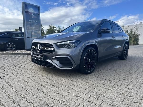 Grau (mountaingrau met.) Gebraucht 2024 Mercedes GLA250 Advanced SUV | 49.900 € - Bild 1/4