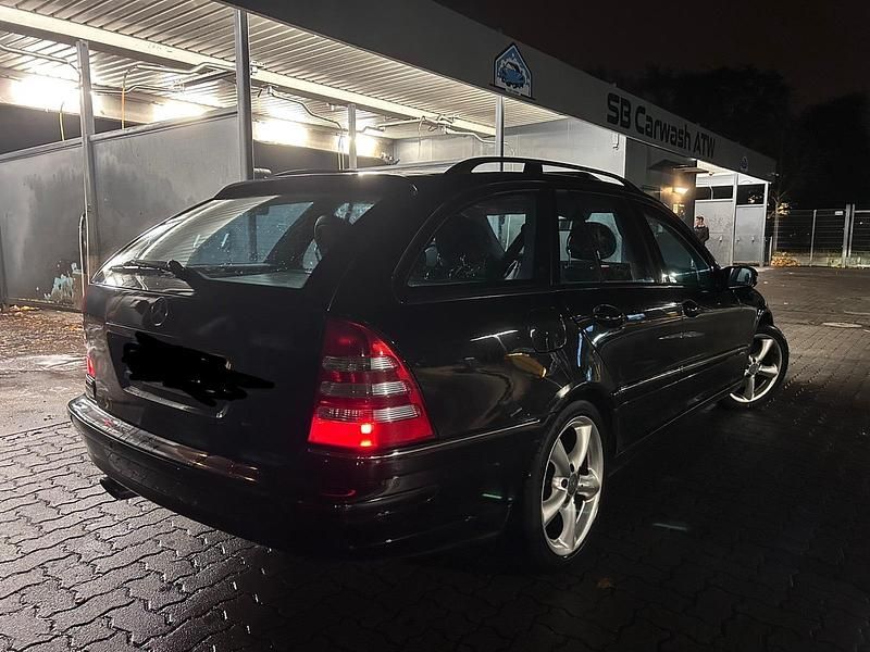Schwarz Gebraucht 2003 Mercedes C200 Kombi | 2.200 € (Fairer Preis) - Bild 1/4