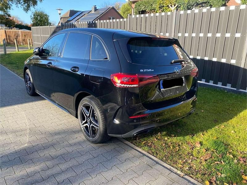 Gebraucht Mercedes E250 AMG 160 PS (117 kW) 2020 Schwarz Kombi