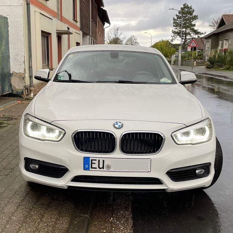 Weiß Gebraucht 2016 BMW 118 Sport Line Kleinwagen | 9.450 € (Guter Preis) - Bild 1/4
