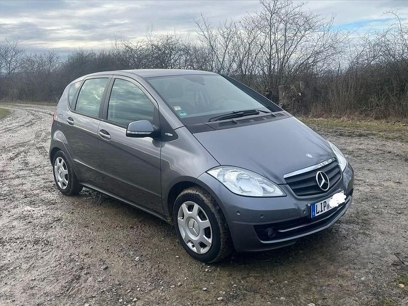 Gebraucht Mercedes A160 95 PS (69 kW) 2011 Silber Van / Kleinbus