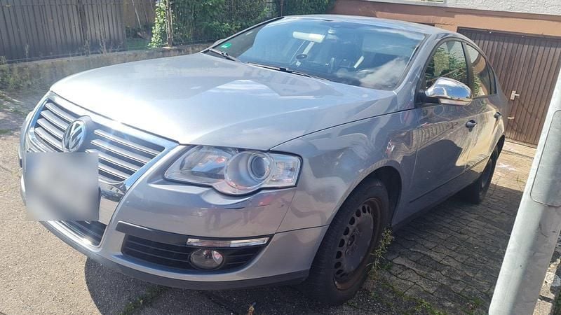 Blau Gebraucht 2008 VW Passat Trendline Limousine | 2.499 € (Superpreis) - Bild 1/4