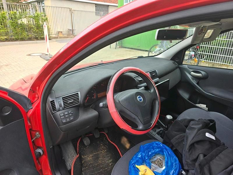 Gebraucht Fiat Stilo 90 PS (66 kW) 2004 Rot Kleinwagen