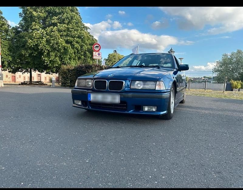 Blau Gebraucht 1999 BMW 318 M Sport Kombi | 2.699 € - Bild 1/4