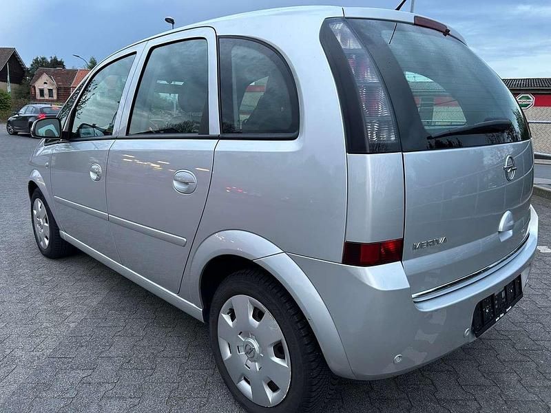 Gebraucht Opel Meriva Innovation 105 PS (77 kW) 2009 Silber metallic Van / Kleinbus