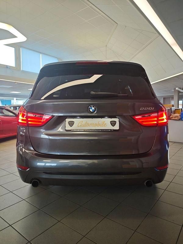 Gebraucht BMW 220 Sport Line 192 PS (141 kW) 2017 Grau Kombi